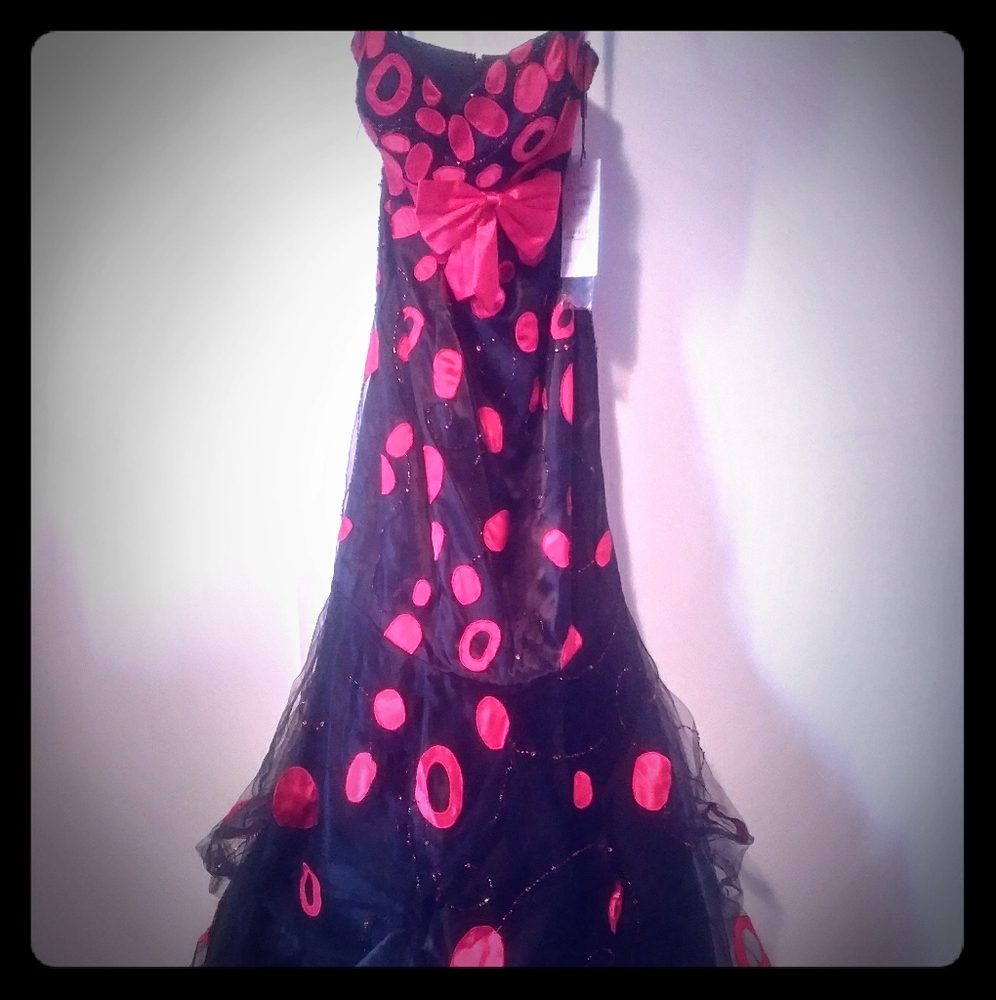 Black and Red Strapless Prom Gown